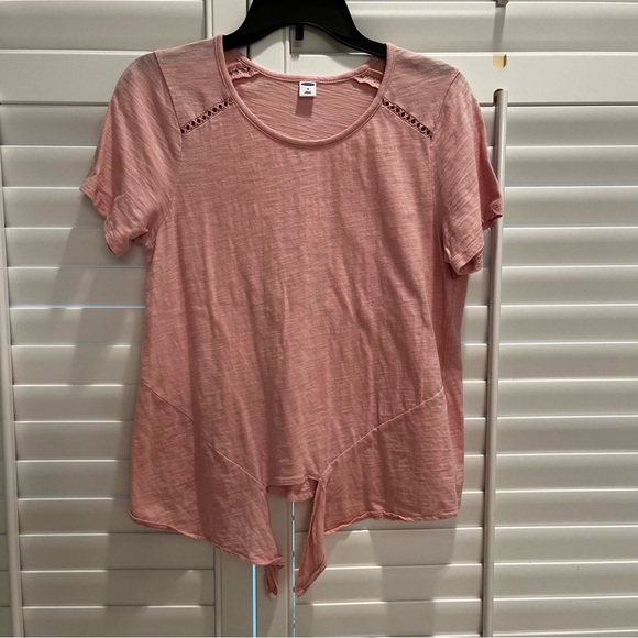 Old Navy Pink Top with tie bottom Size Medium - Picture 3 of 9